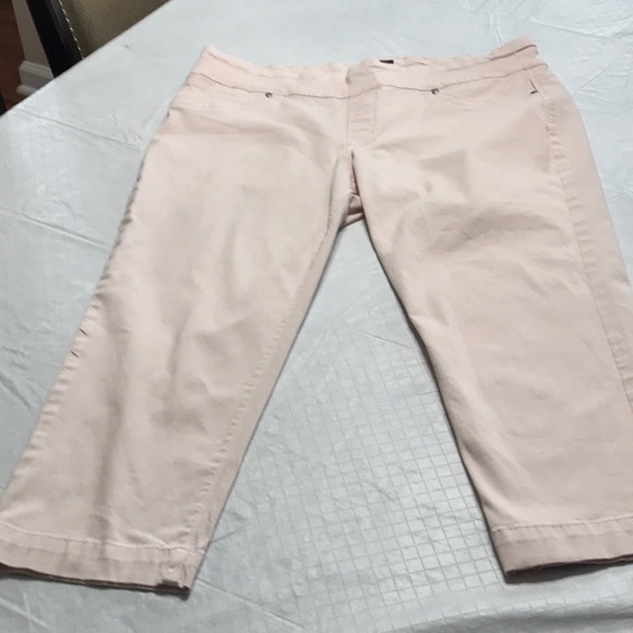 🌸🌸 Pink Pull On Cropped~~🌸🌸 - Picture 2 of 10